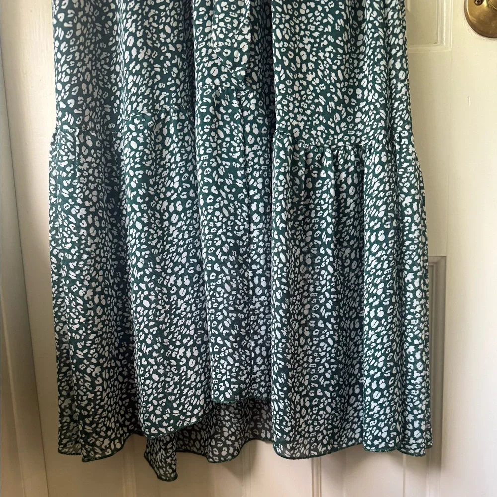 Chic Green and White Patterned Maxi Dress - Picture 4 of 7